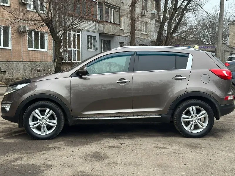 Kia sportage мотор 2 л, бензин ( без задир 100 %, смотрите 9 фото ), 2013 год, автомат, 200 000 оригинального пробега, автомобиль с минимальными подкрасами (косметическими), без дтп, без расчетов, технически автомобиль в отличном состояние, работает идеально как на холодную так и на горячую, не дезелит и не цокатит, автотека идеальная номера не скрываю проверяйте, автомат отрабатывает отлично без пинков и рывков, по ходовой части все отлично, ничего не стучит, не гремит, автомобиль юридический чист, без залов, без штрафов и ограничений, готов к переоформлению, диски на r17, реально живой sportage, c хорошей историей и с реально живой техникой ✅
Цена 1 420 000 готов торговаться у капота донецк, +79490963384
Покупайте авто у проверенных продавцов, смотрите мой профиль телеграм (+79493303716 или мой ник avto_lider_dnr) там все отзывы моих клиентов, всем добра 🤝✅
📲 Tg: @avto_lider_dnr
📞 Звоните: +7(949)0963384 - фотография - 6