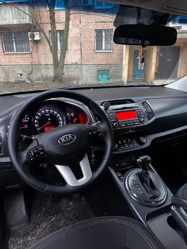 Kia sportage мотор 2 л, бензин ( без задир 100 %, смотрите 9 фото ), 2013 год, автомат, 200 000 оригинального пробега, автомобиль с минимальными подкрасами (косметическими), без дтп, без расчетов, технически автомобиль в отличном состояние, работает идеально как на холодную так и на горячую, не дезелит и не цокатит, автотека идеальная номера не скрываю проверяйте, автомат отрабатывает отлично без пинков и рывков, по ходовой части все отлично, ничего не стучит, не гремит, автомобиль юридический чист, без залов, без штрафов и ограничений, готов к переоформлению, диски на r17, реально живой sportage, c хорошей историей и с реально живой техникой ✅
Цена 1 420 000 готов торговаться у капота донецк, +79490963384
Покупайте авто у проверенных продавцов, смотрите мой профиль телеграм (+79493303716 или мой ник avto_lider_dnr) там все отзывы моих клиентов, всем добра 🤝✅
📲 Tg: @avto_lider_dnr
📞 Звоните: +7(949)0963384 - фотография - 7
