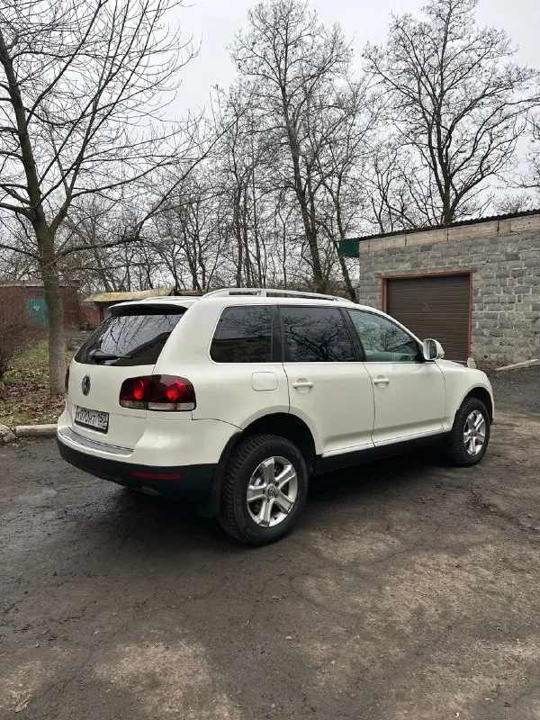 Продам volkswagen touareg, 2008 год эксплуатация с 2009 года автомобиль в отличном состоянии, полностью обслужен. надёжная конфигурация без пневмоподвески — практично и без лишних затрат. пробег: 258 000 км двигатель: 3.0 tdi, 240 л. с. — доналоговый полный привод комплектация включает подогревы, раздельный климат-контроль, электропакет. полный комплект ключей. цена: 1 130 000 ₽ обмен возможен (+ / −) на обмен цена выше торг у автомобиля 📞 +7 949 970 82 33 📞 звоните: +7(949)9708233 - фотография - 4