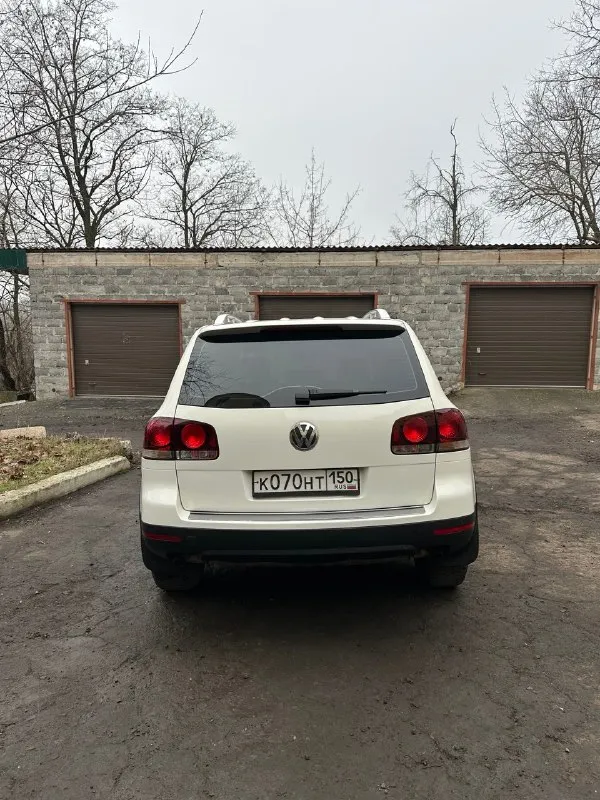 Продам volkswagen touareg, 2008 год эксплуатация с 2009 года автомобиль в отличном состоянии, полностью обслужен. надёжная конфигурация без пневмоподвески — практично и без лишних затрат. пробег: 258 000 км двигатель: 3.0 tdi, 240 л. с. — доналоговый полный привод комплектация включает подогревы, раздельный климат-контроль, электропакет. полный комплект ключей. цена: 1 130 000 ₽ обмен возможен (+ / −) на обмен цена выше торг у автомобиля 📞 +7 949 970 82 33 📞 звоните: +7(949)9708233 - фотография - 5