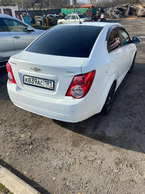 Продам chevrolet авео, 2013 год 1.6 (обычный надежный гидротрансформатор) максимальная комплектация. обслужена, масла, фильтра и тд. поменяны. авто свет, круиз контроль, авто запуск с брелка, подогревы, новая зимняя резина на шипах. телефон +79591272516 телеграмм на этом же телефоне. г. стаханов 650т. р. 📞 звоните: +7(959)1272516 - фотография - 3