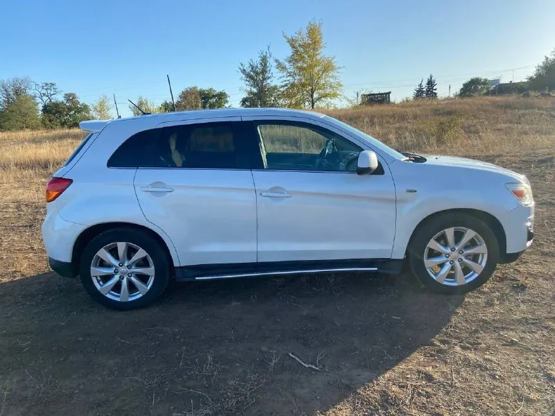 Продам mitsubishi аутлендер спорт 2014г. в хорошем состоянии, в хорошей комплектации:электрорегулировка сидений, 4есп, подогревы передних сидений, кондиционер, круиз контроль, кнопка старт/стоп, под рулевые лепестки, подключаемый полный привод, абс, стоит хороший свет, хорошая музыка с сабвуфером. машина полностью обслужена, полная замена масла в коробке, масло в двигателе менялось каждые 6-7 тыс. , в июне полировка и нанесение керамики на кузов, 2 комплекта 18 резины. цена: 1.399.000₽ все вопросы по +79494682440 светлана. 📞 звоните: +7(949)4682440 - фотография - 3