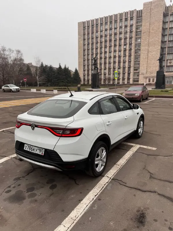Продам кроссовер-купе renault arkana 2022 г. в. в отличном состоянии. 1.6 бензин, коробка автомат. пробег 109 000 км. один хозяин. шикарная комплектация! бесключевой доступ и система старт-стоп, климат-контроль, подогрев сидений, руля и лобового, установлен электро фен, печка дует теплым сразу, оптика передняя led pure vision, светит очень ярко, задняя диодная, круиз-контроль, парктроники, датчик света и дождя, интеллектуальные помощники esp, asr, hsa, bas, ebd и много всего еще. дорогая магнитола на андроиде со всеми возможными функциями. двигатель самый надежный в линейке. недавно пройдено большое то. всегда обслуживали на официальном сервисе. сервисная книжка и инструкция по эксплуатации имеется. очень экономичный расход трасса 5.5 город 7.4. большой багажник и высокий клиренс 205 мм. два комплекта резины в отличном состоянии. причина продажи, купили новый автомобиль, а этот стоит в гараже. цена 1 299 000. срочно! цена до конца недели! осмотр донецк центр 📲 tg: @sstpr8877 📞 звоните: +7(949)0893530 - фотография - 3