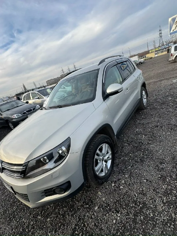 Цена 1420 000 рублей volkswagen тигуан / volkswagen tiguan 1 рест 2014 в родном окрасе❗️ мотор 1.4т, новая турбина коробка автоматическая климат контроль, датчик температуры за бортом бортовой компьютер, датчик дождя, датчик света, задний парктроник с камерой заднего вида, подогрев сидений (3 режима), подогрев зеркал, мультируль, установлена магнитола, шумоизоляция. ходовая в идеальном состоянии! возможно продажа в кредит! автотеку скину по запросу. на этом номере телеграмм +7949 333 17 30 📞 звоните: +7(949)3331730 - фотография - 9