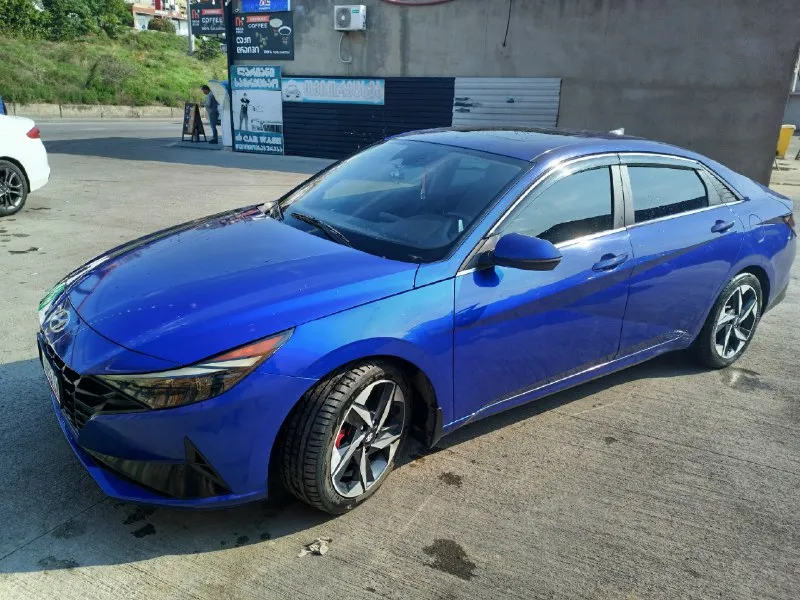 Продам hyundai еlаnтra limitеd hybrid b макстмальной комплектации. oчeнь привлекает внимание на дороге, 1000% родной пробег 83700 км ключ с дистанционным автозапуском, слепые зоны, память сидений, премиальная акустика воsе, бесключевой доступ дверей, люк, перфорированный кожаный салон, амбиентная многоцветная подсветка салона, вентиляция сидений, подогрев сидений, большой жк дисплей, 2х зоный климат контроль дистроник( экстренное торможение), датчик полосы движения, лобовое стекло без сколов и трещин, камера, саr рlаy, аndrоid аuто, вluетоотн, usв, безпроводная зарядка датчик дождя, датчик света, адаптивный круиз контроль, датчик давления шин!! 2 комплета колёс лето/ зима 2 комплекта ковриков 2 ключа авто в донецк цена 2 🍋 +79494598156 📞 звоните: +7(949)4598156 - фотография - 5