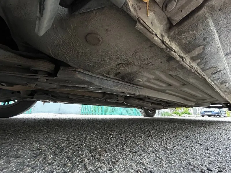 Продам hyundai accent: - 2006 года выпуска; - родной пробег 212000 километров; - 1 хозяин; - весь в родном окрасе; - 5-ступенчатая мкпп; - 1.5 16 клапанный двигатель g4ec; комплектация мт1: — гур; — кондиционер; — обогрев заднего стекла; по машине есть не значительные моменты по лкп, это вздутия и рыжики на задних арках, без дыр! не большие царапины по бамперам, не критично, трещинка на лобовом стекле. стекла в круг родные кроме лобового, авто без, дтп родной окрас, по двигателю и коробке никаких нареканий нет, не дымит, не троит, не стучит, полностью обслужен и готов к эксплуатации. кондиционер заправлен, холодит, все функции авто рабочие. ходовая и днище в отличнейшем состоянии, по технике в идеальном состоянии. 🙎🏻‍♂️ @daparts180 📞 +79497427681 данил цена 440.000 торг у капота. - фотография - 9