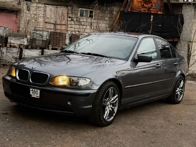 Продается очень крепкая и надежная легендарная bmw e46 1.9 бензин мотор течей масло и того прочего нет ! обслуживалась во время ! денег на авто не жалели ! из последнего поменяно : рулевые тяги, новая резина зима липучка ! новые куплены шикарные r17 диски ! три ключа ! магнитола андроид ! авто эксплуатировался очень бережно ! хранился всегда в гараже ! пробег авто 201.000км 1 владелец цена данного авто 650.000₽ с торгом у капота ! в пределах разумного ! :) осмотр город донецк звоните по номеру : +7-949-378-26-62 - фотография - 2