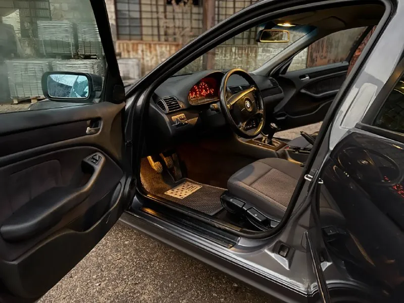 Продается очень крепкая и надежная легендарная bmw e46 1.9 бензин мотор течей масло и того прочего нет ! обслуживалась во время ! денег на авто не жалели ! из последнего поменяно : рулевые тяги, новая резина зима липучка ! новые куплены шикарные r17 диски ! три ключа ! магнитола андроид ! авто эксплуатировался очень бережно ! хранился всегда в гараже ! пробег авто 201.000км 1 владелец цена данного авто 650.000₽ с торгом у капота ! в пределах разумного ! :) осмотр город донецк звоните по номеру : +7-949-378-26-62 - фотография - 6