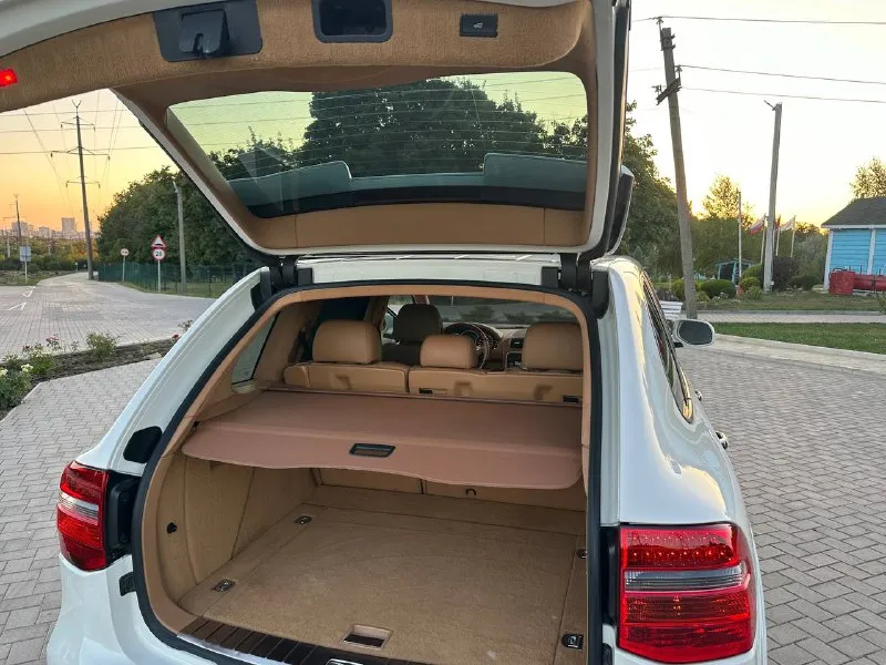 🚘 porsche cayenne turbo s — 500 л. с. чистой мощности! белый, брутальный и ухоженный cayenne turbo s в отличном состоянии. двигатель: 4.8 turbo (500 л. с.) 🐎 пробег: 187 000 км коробка: автомат привод: полный подвеска: пневма — работает идеально 💨 состояние: всё исправно, ошибок нет, сел и поехал. 🛞 на хорошей зимней резине 💥 едет очень бодро, пневма живая, мотор и коробка без вопросов. по кузову и салону — ухоженный экземпляр, без колхоза и лишнего тюнинга. 💰 цена: 1.6млн ₽ 📞 телефон: +7 949 551.68.75 - фотография - 8