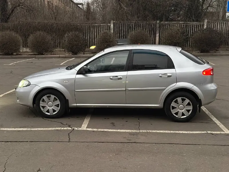 Продам chevrolet lacetti корейская сборка! 2005 г. в. на полном ходу! двигатель 1.4 бензин, мкпп про... - фотография