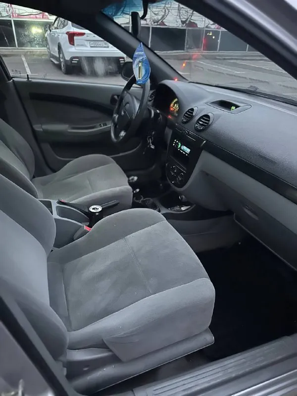 Продам chevrolet lacetti корейская сборка! 2005 г. в. на полном ходу! двигатель 1.4 бензин, мкпп пробег: 209 тыс гур, электростеклоподъемники, кондиционер, сигнализация, 2 ключа. с документами порядок, постоянный рф учет. цена: 385 тыс рублей г. донецк +79493690225 - фотография - 7