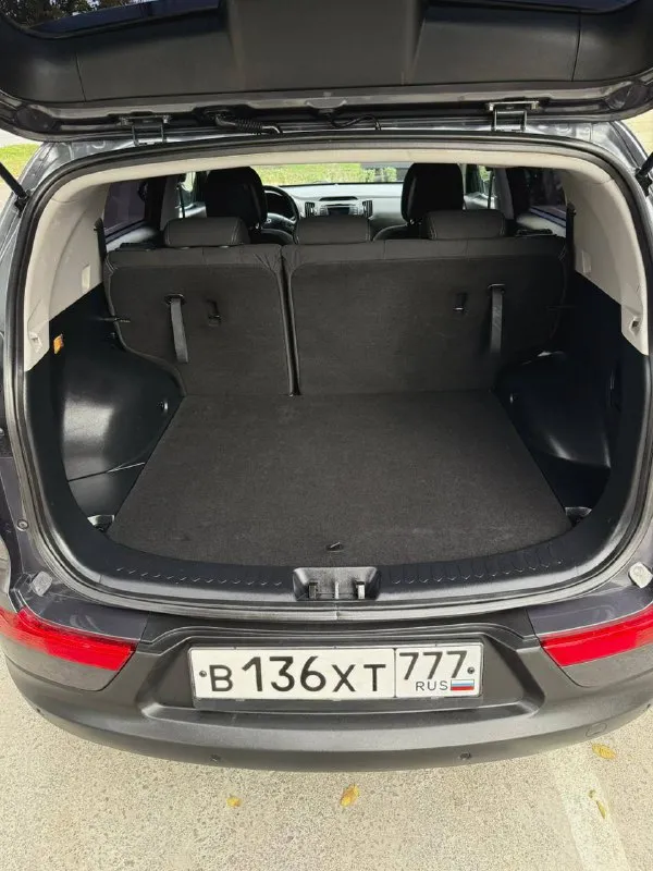 Возможна продажа в кредит❗️ продам kia sportage зеленая автотека (без дтп, 2 хозяина) год выпуска: 2011 пробег: 165 тыс. км коробка: автомат (передний привод) объем двигателя: 2.0 бензин автомобиль в идеальном состоянии. технически авто в отличном состоянии, ходовая сбита, мотор, коробка без нареканий. комплектация: с авто отдам сенсорную магнитолу с камерой заднего вида, мультируль, круиз, датчик света и дождя, подогрев 4х сидений, 2х зонный климат, 4 эл. стеклоподъемника и тд. цена: 1.350.000 ₽ торг присутствует обращаться в лс или по номеру телефона +79493539832 автомобиль находится в шахтерске. - фотография - 10