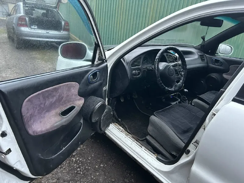 Срочно lanos 1998 1.5л бензин/газ(газ вписан но его нужно доработать) 170.000р торг уместен 🚨 машина стояла 2 года. решили её продать, перед продажей перебрали всю ходовую, чтобы на ней можно было доехать без хрустов. заменили тормозные диски+колодки. электрика в норме. свечи поменяли+бронепровода+катушка датчики все поменяны. единственное по ходовой резинки рычагов нужно поменять. (2резинки задних рычагов) установлены колонки+магнитола(достаточно не плохая музыка) мотор+коробка в норме сел и поехал. при запуске поменяли масло в двигателе+фильтра стартер абсолютно новый ему недели нет. внешне машина в рыжиках это видно по фото. пороги гнилые говорю сразу но не так что дно видно и пальцем можно дырку сделать, пороги гнилые просто нужен толковый хозяин который сделает пороги. заднее стекло с подогревом оно работает просто предохранитель нужно перепаять в блоке. это работы на 1час. по машине рассказал все без преувеличения и уменьшения. резина стоит новая зимняя(в этом году 📞 звоните: +7(949)0030365 - фотография - 5