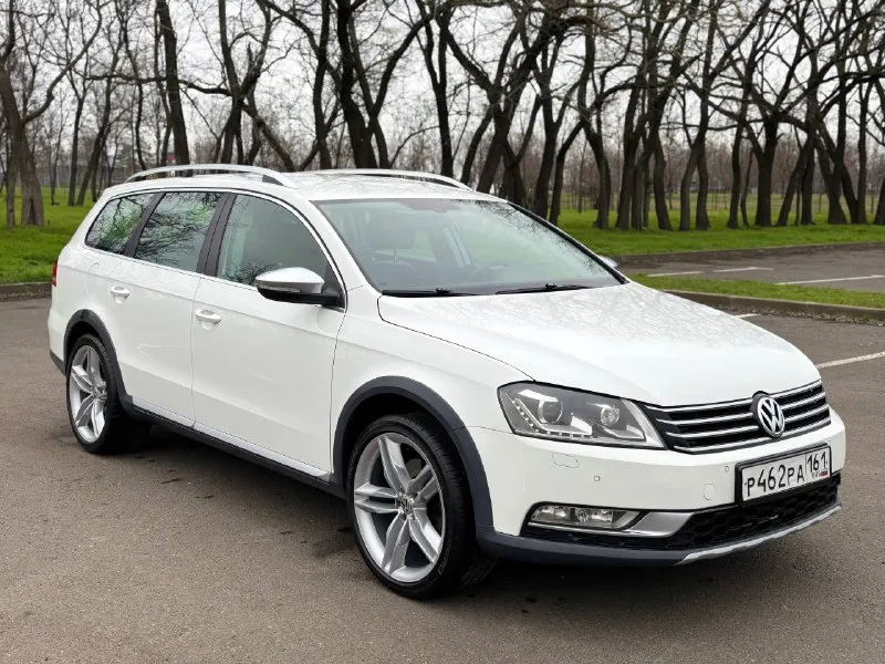 Volkswagen passat, 2012 alltrack 4motion двигатель: 2000cc / 211hp / 155kw tfsi тип коробки передач: nme(6a) пробег 260 000км автомобиль в отличном состоянии! мотор работает тихо без посторонних шумов, масложора нет! коробка работает отлично, не пинает не буксует!(обслуживалась) по ходовой все в порядке! полный привод обслужен автомобиль в максимальной комплектации!вентиляция передних сидений, массаж передних сидений! климат контроль греет холодит! адаптивный свет абсолютно всё работает! очень надёжный комфортный красивый универсал на полном приводе! цена 1 180 000₽ торг остальные вопросы по телефону: +79496361868 телега +380681107552 воцап телега - фотография - 2