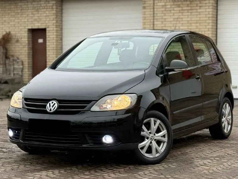 Продам volkswagen golf plus 1.6mpi надежный автомобиль 2008г. выпуска в отличном состоянии! идеальное состояние кузова, ржавчины нет совсем, пороги целые, не гнилые. по технической части нареканий нет, мотор работает плавно и ровно, коробка тоже работает мягко. подвеска в хорошем состоянии, не стучит, не гремит. хорошая комплектация. 2x зонный климат-контроль, подогрев сидений, 8 подушек безопасности, датчик дождя, датчик света, abs esp круиз-контроль, 4эл. стеклоподёмника, электрорегулеровка зеркал, литые диски r16 на хорошей зимней резине, лето в комплекте, хорошая музыка. остальные вопросы по телефону +79496419764 цена 660тыс₽ торг у капота хорошему покупателю. +79494958326 - фотография - 3