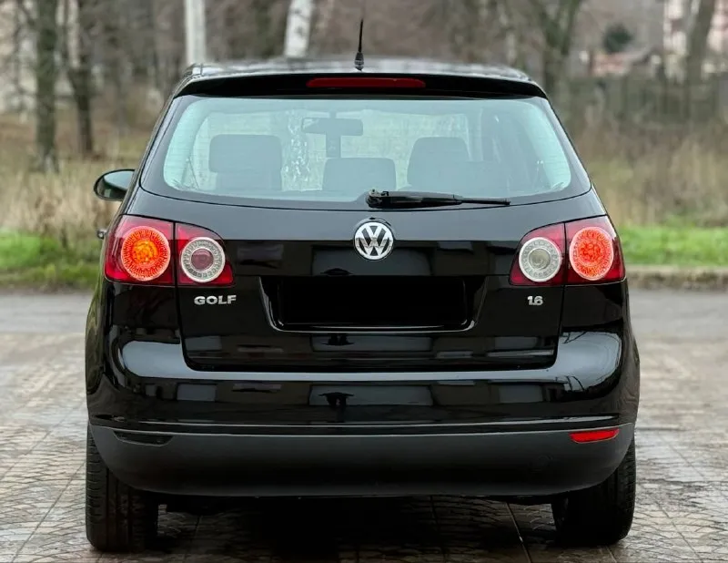 Продам volkswagen golf plus 1.6mpi надежный автомобиль 2008г. выпуска в отличном состоянии! идеальное состояние кузова, ржавчины нет совсем, пороги целые, не гнилые. по технической части нареканий нет, мотор работает плавно и ровно, коробка тоже работает мягко. подвеска в хорошем состоянии, не стучит, не гремит. хорошая комплектация. 2x зонный климат-контроль, подогрев сидений, 8 подушек безопасности, датчик дождя, датчик света, abs esp круиз-контроль, 4эл. стеклоподёмника, электрорегулеровка зеркал, литые диски r16 на хорошей зимней резине, лето в комплекте, хорошая музыка. остальные вопросы по телефону +79496419764 цена 660тыс₽ торг у капота хорошему покупателю. +79494958326 - фотография - 4