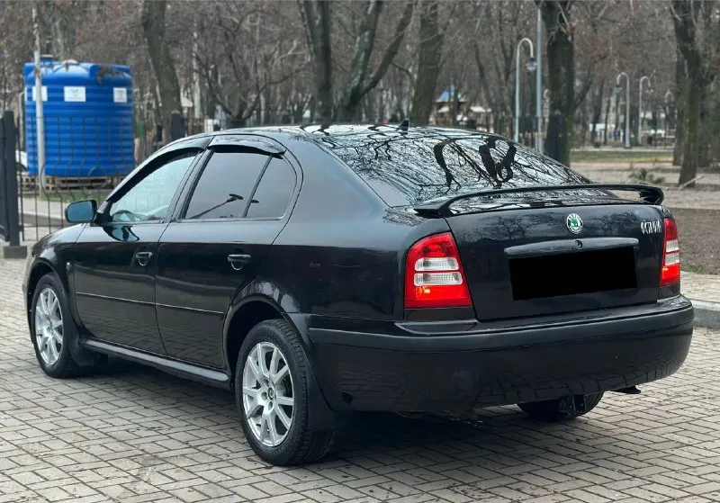 Продам skoda octavia tour 2007 1.6 автомобиль в отличном состоянии без дефектов (гнили, коррозии, ржавчин. ) двигатель работает отлично не дымит не троит коробка без нареканий ходовая часть вся перебрана без вложений днище пороги абсолютно целое без дыр и тд. по электрике работает все. без дтп. комплектация:кондиционер, усилитель руля (гур), центральный замок, остекление все родные, птс оригинал, электрорегулируемые зеркала, обогрев зеркал, передние электростеклоподъёмники, подогрев сидений, регулировка рулевой колонки, регулировка сидений по высоте, андроид магнитола хорошая акустика aux bluetooth, очень вместительный багажник, подушка безопасности airbag, зимняя резина в комплекте, сервисные книги, остальные вопросы по телефону, возможно продажа в кредит. переоформление по дкп или в мрэо. цена:625.000 +79494401992 +79494501154 - фотография - 3