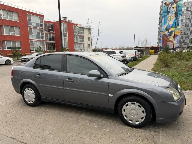 Продам. опель _векта, с / год 2005 пробег 196 родной / не единого дтп вся в заводском( окрасе ) геометрия вся родная ! машиной владею 4 года _ не когда не подводила реально 👍 комплектация + климал контроль _ абс _ круиз _ очень удобная вещь по трассе + / подогревы сидений - 4 электро под емника / под качка сидений с регулировкой / ( мульти руль ) подогрев лобового стекла / электро боковые стекла / ! с недавнего поменял масла фильтра - грм анти фриз / резина новая зима липучка / салон опрятный чистый как надо старался следить по возможности ! машина оценкована 👍2 года назад обрабатывал антикором + / ещо есть установлен - планшет андроид _ парктроник задний камеру можно под ключить еть отдам новому владельцу) посмотреть можно макеевка ! цена 565 руб. тел. +79496585210 - фотография - 5