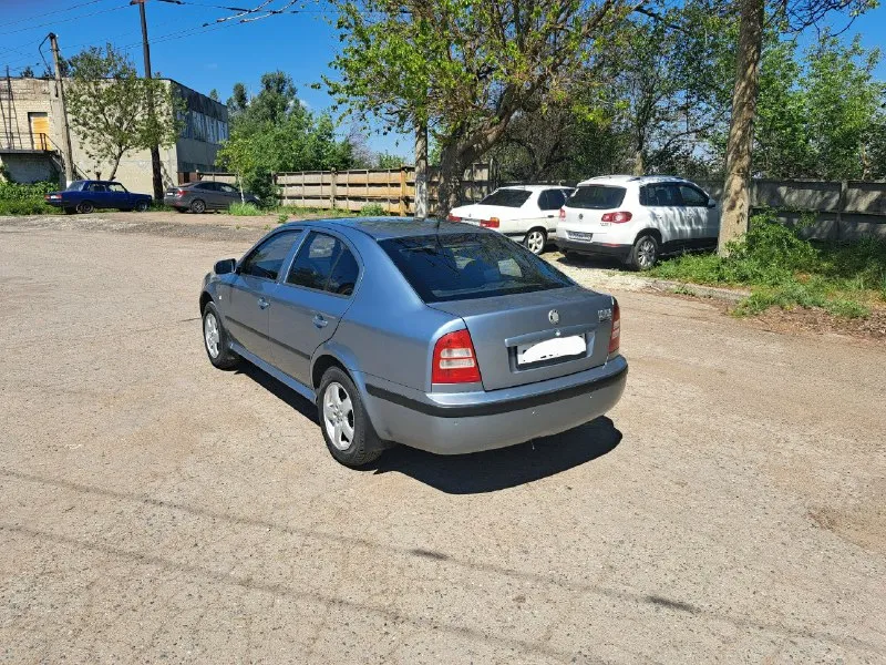 Skoda тур 1.6 2003г. в. пробег 275т. состояние хорошее. мотор и коробка без нареканий. масло в мотор... - фотография