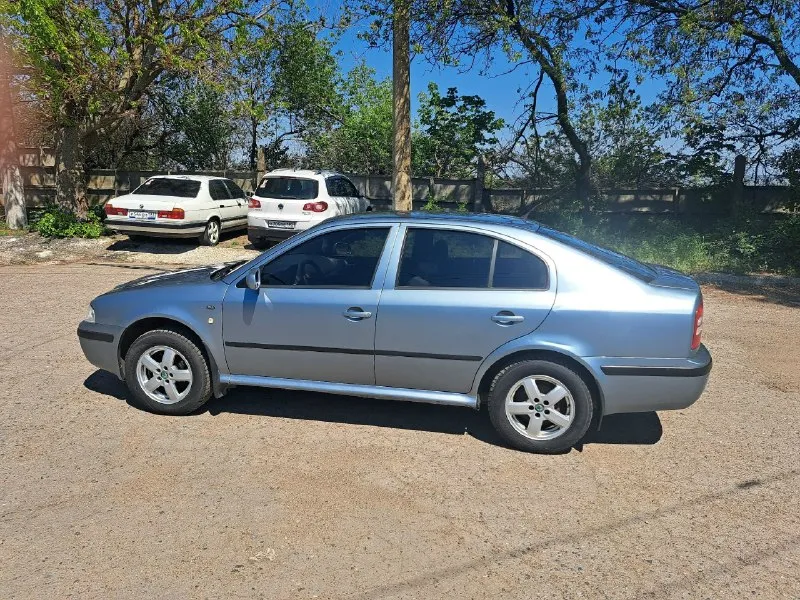 Skoda тур 1.6 2003г. в. пробег 275т. состояние хорошее. мотор и коробка без нареканий. масло в моторе и коробке поменяно. электроника все рабочая. подогрев сидений и зеркал. салон не затертый. климат рабочий. задний парк троник заводской. центральный замок. учет рф. цена 550.р. +79493290730 📞 звоните: +7(949)3290730 - фотография - 2