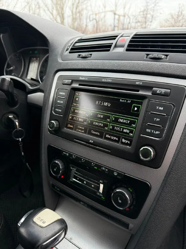 Продаётся skoda octavia a5 (2011 г. ) отличный автомобиль в надёжном исполнении — надёжный выбор для повседневных поездок и дальних путешествий! основные характеристики: * год выпуска: 2011 * двигатель: 1,8 л турбо * коробка передач: акпп dsg‑7 (без проблем) комплектация: * полный мультируль * двухзонный климат‑контроль * датчик света * датчик дождя * круиз‑контроль * подогрев передних сидений * подогрев задних сидений * парктроники колёса и резина: * зима: штампованные диски 16′′ * лето: диски 17′′ от audi * 2 комплекта резины цена: 750 000 руб. контакт для связи: телефон: +79493152797 - фотография - 10