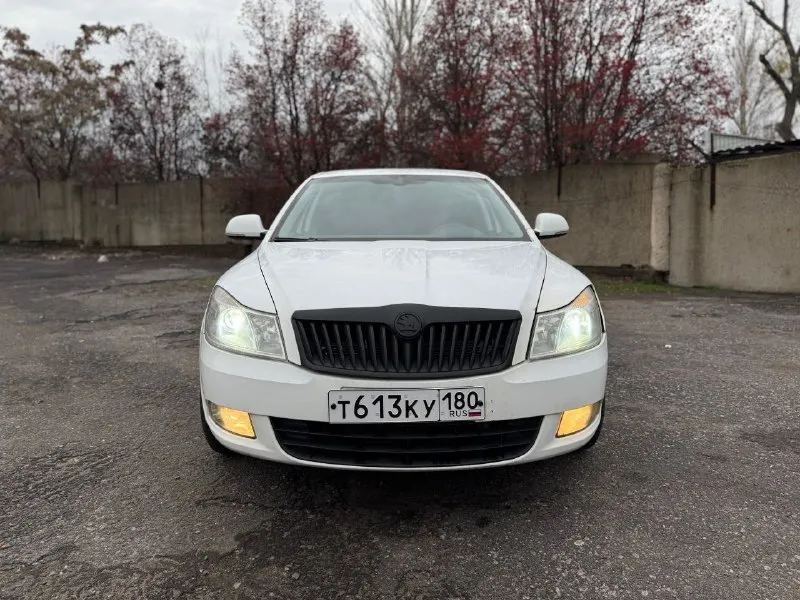 Продаётся skoda octavia a5 (2011 г. ) отличный автомобиль в надёжном исполнении — надёжный выбор для повседневных поездок и дальних путешествий! основные характеристики: * год выпуска: 2011 * двигатель: 1,8 л турбо * коробка передач: акпп dsg‑7 (без проблем) комплектация: * полный мультируль * двухзонный климат‑контроль * датчик света * датчик дождя * круиз‑контроль * подогрев передних сидений * подогрев задних сидений * парктроники колёса и резина: * зима: штампованные диски 16′′ * лето: диски 17′′ от audi * 2 комплекта резины цена: 750 000 руб. контакт для связи: телефон: +79493152797 - фотография - 2