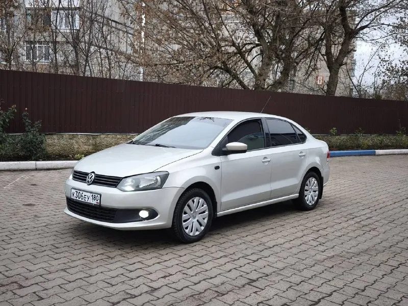 Продам авто volkswagen polo (фольсваген поло) 1.6 цена: 635.000руб пробег: 250.000 (родной пробег) год выпуска: 2012 год город: донецк номер: +7 949 086 06 31( telegram) автомобиль в отличном состояние очень надежная семейная и практичная машина. отличная комплектация: камера заднего вида, подогревы сидений, подогревы стёкл, большой сенсорный экран, навигация, полный электро пакет, сигнализация с автозапуском, хорошая зимняя резина, и многое другое. без дтп, птс оригинал, 1 хозяин, все стекла родные в круг, двигатель работаеь идеально, приёмистая в дороге, ходовая часть обслуженная, электрика вся рабочая. вообщем отличный автомобиль за свои деньги. с родным пробегом. на остальные вопросы готов ответить по телефону. 📲 tg: ⚡️ 📞 звоните: +7(949)0860631 - фотография - 3