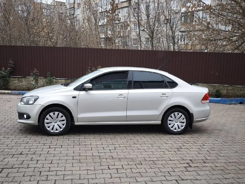 Продам авто volkswagen polo (фольсваген поло) 1.6 цена: 635.000руб пробег: 250.000 (родной пробег) год выпуска: 2012 год город: донецк номер: +7 949 086 06 31( telegram) автомобиль в отличном состояние очень надежная семейная и практичная машина. отличная комплектация: камера заднего вида, подогревы сидений, подогревы стёкл, большой сенсорный экран, навигация, полный электро пакет, сигнализация с автозапуском, хорошая зимняя резина, и многое другое. без дтп, птс оригинал, 1 хозяин, все стекла родные в круг, двигатель работаеь идеально, приёмистая в дороге, ходовая часть обслуженная, электрика вся рабочая. вообщем отличный автомобиль за свои деньги. с родным пробегом. на остальные вопросы готов ответить по телефону. 📲 tg: ⚡️ 📞 звоните: +7(949)0860631 - фотография - 4
