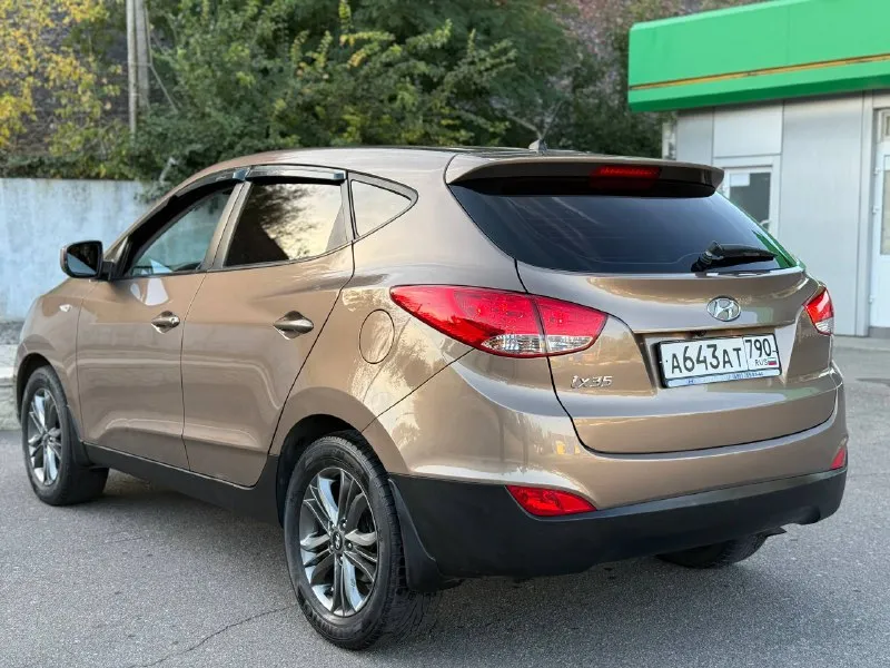 +79494999290 цена: 1.250.000 год: 2014 объем двигателя: 2.0 кпп: автомат привод: полный в продаже hyundai ix35, отличный паркетник на полном приводе, техническая часть обслужена, вложений не требует, кузов в заводском окрасе, авто без дтп. осмотр: донецк 📞 звоните: +7(949)4999290 - фотография - 2