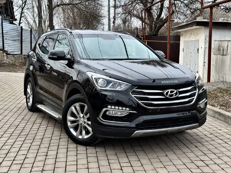 Hyundai santa fe 2016 года 2 владельца официальна куплена в автосалоне 2.4 бензин 136.000 км пробег оригинал хорошая комплектация безопасность вся целая состояние нового авто в дтп не участвовала не бито, не крашеная торг у капота 2.350.000₽ +79493829905 📲 tg: aut⭕️time dnr 📞 звоните: +7(949)3829905 - фотография - 2