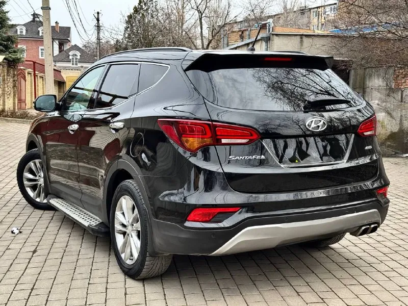 Hyundai santa fe 2016 года 2 владельца официальна куплена в автосалоне 2.4 бензин 136.000 км пробег оригинал хорошая комплектация безопасность вся целая состояние нового авто в дтп не участвовала не бито, не крашеная торг у капота 2.350.000₽ +79493829905 📲 tg: aut⭕️time dnr 📞 звоните: +7(949)3829905 - фотография - 3
