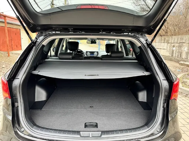 Hyundai santa fe 2016 года 2 владельца официальна куплена в автосалоне 2.4 бензин 136.000 км пробег оригинал хорошая комплектация безопасность вся целая состояние нового авто в дтп не участвовала не бито, не крашеная торг у капота 2.350.000₽ +79493829905 📲 tg: aut⭕️time dnr 📞 звоните: +7(949)3829905 - фотография - 9