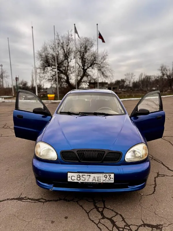 В продаже шевроле ланос машина в отличном состоянии не битая, двигатель работает отлично, коробка так же, кузов целый, хорошая резина на титановых дисках, машина краснодарская дно в идеале, салон целый, все работает, хорошая музыка, осмотр макеевка могу пригнать куда нужно будет оформление без проблем с вами в мрео, машина на учете без залогов штрафов цена 210 000 из за срочности цена такая +7 (949) 638-01-13 - фотография - 5