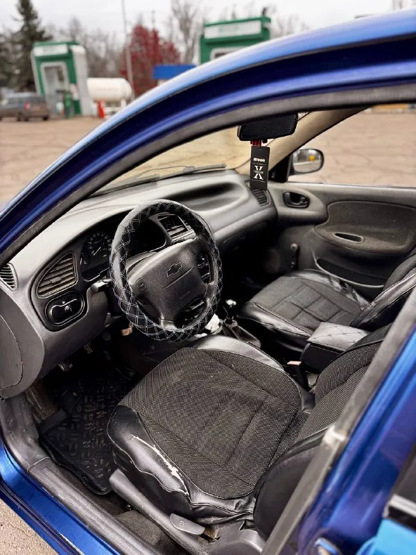 В продаже шевроле ланос машина в отличном состоянии не битая, двигатель работает отлично, коробка так же, кузов целый, хорошая резина на титановых дисках, машина краснодарская дно в идеале, салон целый, все работает, хорошая музыка, осмотр макеевка могу пригнать куда нужно будет оформление без проблем с вами в мрео, машина на учете без залогов штрафов цена 210 000 из за срочности цена такая +7 (949) 638-01-13 - фотография - 6