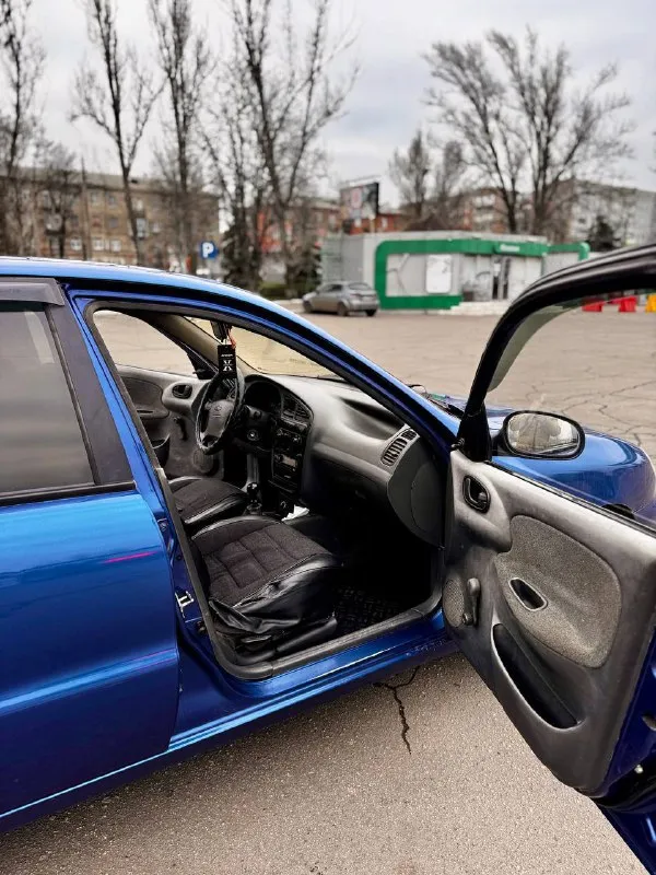 В продаже шевроле ланос машина в отличном состоянии не битая, двигатель работает отлично, коробка так же, кузов целый, хорошая резина на титановых дисках, машина краснодарская дно в идеале, салон целый, все работает, хорошая музыка, осмотр макеевка могу пригнать куда нужно будет оформление без проблем с вами в мрео, машина на учете без залогов штрафов цена 210 000 из за срочности цена такая +7 (949) 638-01-13 - фотография - 8