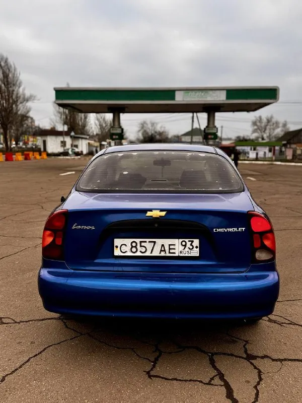 В продаже шевроле ланос машина в отличном состоянии не битая, двигатель работает отлично, коробка так же, кузов целый, хорошая резина на титановых дисках, машина краснодарская дно в идеале, салон целый, все работает, хорошая музыка, осмотр макеевка могу пригнать куда нужно будет оформление без проблем с вами в мрео, машина на учете без залогов штрафов цена 210 000 из за срочности цена такая +7 (949) 638-01-13 - фотография - 9