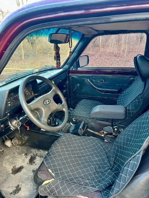 В продаже нива 2008 год инжектор двигатель идеально работает коробка не выбивает ходовая идеальная раздатка работат отлично масло все поменены очень хорошая музыка играет очень хорошо дно в идеале машина на учете краснодарская очень хороший свет настроен лед лампы перед зад хорошая резина на титановых дисках салон чистенький аккуратный техника отличная пороги целый без ржавчин осмотр макеевка донецк по желанию могу пригнать куда нужно в продаже есть еще 3 нивы (карбюраторы и инжекторы) +7 (949) 638-01-13 цена 295 000 - фотография - 6