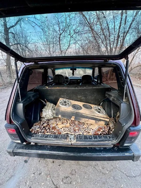 В продаже нива 2008 год инжектор двигатель идеально работает коробка не выбивает ходовая идеальная раздатка работат отлично масло все поменены очень хорошая музыка играет очень хорошо дно в идеале машина на учете краснодарская очень хороший свет настроен лед лампы перед зад хорошая резина на титановых дисках салон чистенький аккуратный техника отличная пороги целый без ржавчин осмотр макеевка донецк по желанию могу пригнать куда нужно в продаже есть еще 3 нивы (карбюраторы и инжекторы) +7 (949) 638-01-13 цена 295 000 - фотография - 9