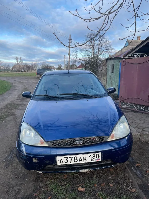 Продам ford фокус 1 - го поколения 2003 г. общий пробег 361 тыс. двигатель контрактный, работает отлично. кузов оцинкованный ходовая в норме документы в порядке цена 300.000 руб +79493685907 живу в харцызском р-не 📲 tg: сергей 📞 звоните: +7(949)3685907 - фотография - 3