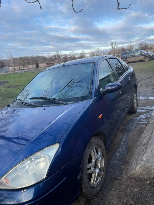 Продам ford фокус 1 - го поколения 2003 г. общий пробег 361 тыс. двигатель контрактный, работает отлично. кузов оцинкованный ходовая в норме документы в порядке цена 300.000 руб +79493685907 живу в харцызском р-не 📲 tg: сергей 📞 звоните: +7(949)3685907 - фотография - 4