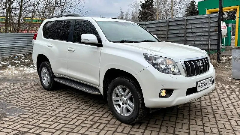 Продам toyota land cruiser prado 2010 г. в. пробег 213 тыс. км. , 3 литра дизель. цена: 3,100,000₽ торг. автомобиль без дтп, автотека вся зеленая (вышлю по запросу), есть история обслуживания за последние 10 лет. на 200 тыс. км. было сделано большое то (замена жидкостей, грм, стоек, много мелочей по подвеске, перебраны тормоза, перебран полностью ручник (замена колодок, тросов), а также многое другое). вин рамы читаемый и обработан. установлена хорошая мультимедиа. комплектация: бесключевой доступ старт/стоп адаптивный ксенон подогрев сидений электросидения 2-х зонный климат холодильник в подлокотнике электроскладывание зеркал камера заднего вида парктроник перед/зад круиз контроль. с машиной отдам два комплекта резины. для дополнительной информации звоните или пишите. +79493509152 📞 звоните: +7(949)3509152 - фотография - 2