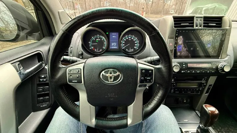 Продам toyota land cruiser prado 2010 г. в. пробег 213 тыс. км. , 3 литра дизель. цена: 3,100,000₽ торг. автомобиль без дтп, автотека вся зеленая (вышлю по запросу), есть история обслуживания за последние 10 лет. на 200 тыс. км. было сделано большое то (замена жидкостей, грм, стоек, много мелочей по подвеске, перебраны тормоза, перебран полностью ручник (замена колодок, тросов), а также многое другое). вин рамы читаемый и обработан. установлена хорошая мультимедиа. комплектация: бесключевой доступ старт/стоп адаптивный ксенон подогрев сидений электросидения 2-х зонный климат холодильник в подлокотнике электроскладывание зеркал камера заднего вида парктроник перед/зад круиз контроль. с машиной отдам два комплекта резины. для дополнительной информации звоните или пишите. +79493509152 📞 звоните: +7(949)3509152 - фотография - 9