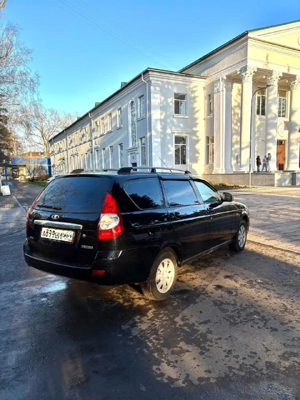 Продам приора 2 поколения 2014 года в отличном состоянии! автомобиль полностью обслужен: двигатель, ходовка, коробка после обслуживания! было произведено замена всех масел, фильтров и по ходовой части. двигатель 16 клапанный работает отлично, тихо ровно ходовая без нареканий, все обслужено делать ничего не надо!!! салон чистый ухоженный и не прокуренный, ве работает все включается комплектация люкс, кондиционер работает, дует и холодит по кузову очень красивая ровненькая, внимание привлекает машина в отличном состоянии, реально живой автомобиль, сел и поехал делать ничего не нужно! цена 530 000 руб хороший торг реальному покупателю +79494744952 📞 звоните: +7(949)4744952 - фотография - 3