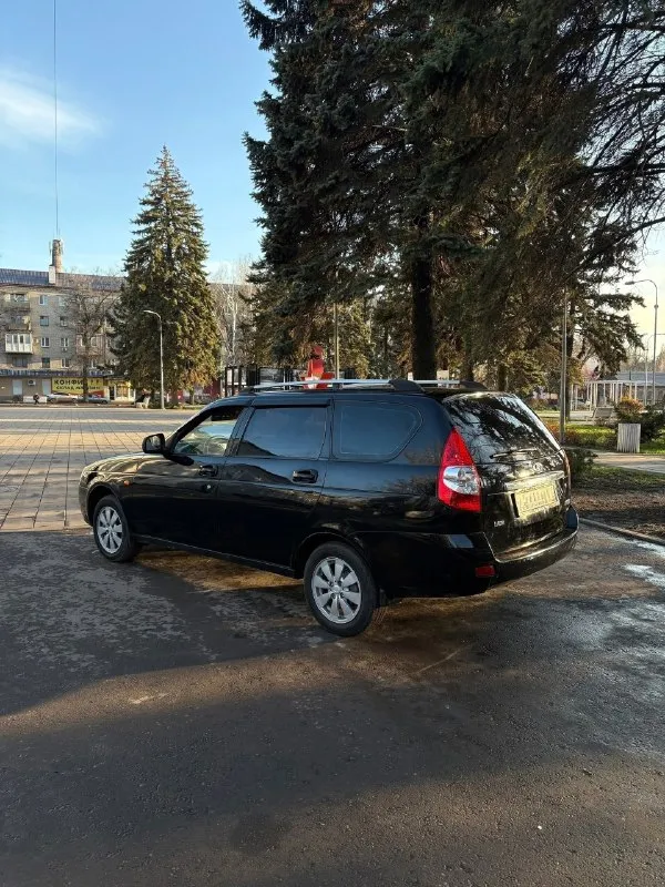 Продам приора 2 поколения 2014 года в отличном состоянии! автомобиль полностью обслужен: двигатель, ходовка, коробка после обслуживания! было произведено замена всех масел, фильтров и по ходовой части. двигатель 16 клапанный работает отлично, тихо ровно ходовая без нареканий, все обслужено делать ничего не надо!!! салон чистый ухоженный и не прокуренный, ве работает все включается комплектация люкс, кондиционер работает, дует и холодит по кузову очень красивая ровненькая, внимание привлекает машина в отличном состоянии, реально живой автомобиль, сел и поехал делать ничего не нужно! цена 530 000 руб хороший торг реальному покупателю +79494744952 📞 звоните: +7(949)4744952 - фотография - 4