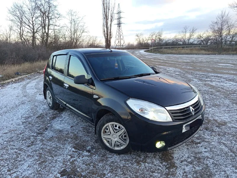 Продам renault sandero (renault сандеро) 2011 года, с пробегом 210 тыс. , двигатель 1.6., резина шип... - фотография