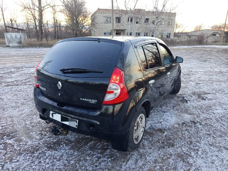 Продам renault sandero (renault сандеро) 2011 года, с пробегом 210 тыс. , двигатель 1.6., резина шипованная зимняя, коробка механика, автомобиль обслужен, кузов крепкий, салон аккуратный. комплектация: - подогрев зеркал, подогрев сидений, электро регулировка зеркал, кондиционер, противотуманки, 4 стеклоподъёмника, центральный замок, фаркоп, подушки безопасности, простенькая музыка. цена 520 торг у капота. осмотр в старобельске. антон, 📞 +79592792787 📞 звоните: +7(959)2792787 - фотография - 4