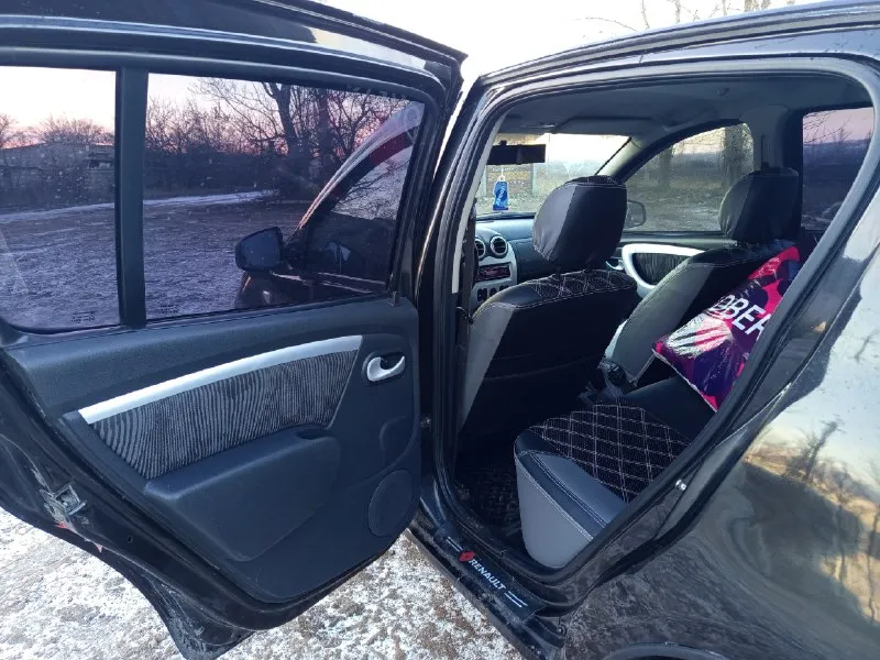 Продам renault sandero (renault сандеро) 2011 года, с пробегом 210 тыс. , двигатель 1.6., резина шипованная зимняя, коробка механика, автомобиль обслужен, кузов крепкий, салон аккуратный. комплектация: - подогрев зеркал, подогрев сидений, электро регулировка зеркал, кондиционер, противотуманки, 4 стеклоподъёмника, центральный замок, фаркоп, подушки безопасности, простенькая музыка. цена 520 торг у капота. осмотр в старобельске. антон, 📞 +79592792787 📞 звоните: +7(959)2792787 - фотография - 7