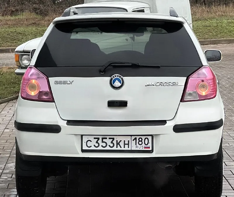 🏎gelly mk cross 🔥 цена 247тр 🔥 год 2013 пробег 183.000 продам джилли мк кросс. по документам полный порядок. учёт 180 стс, птс, дкп, без штрафов и ограничений, любое оформление документов. , кпп, ходовая обслужены полностью. по технической части автомобиль не требует вложений. масла, фильтра поменяны, мотор сухой, не дымит, масло не ест. по электрике полностью исправна печка как в аду, свет, музыка. по комплектации : 👌гидроусилитель руля 👌кондиционер 👌4 электростеклоподъёмника абс электронная приборка let лампы фарах let туманки эва ковры чехлы и так далее новая зимняя резина, 2 ключа, сигнализация и центральный замок. по кузову есть нюансы. от этого и продаётся по цене ниже рыночной. заниматься нет времени и желания. на езду ни как не влияет, идеальный вариант как хороший надёжный авто на повседнев, как первая машина или под работу. повторюсь, цена из за косяков по кузову, кто ищет новый автомобиль смотрите цены 350+-( и то не факт) авто можно посмотреть 📞 звоните: +7(949)9850070 - фотография - 5