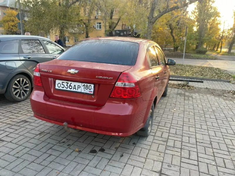 Chevrolet авео 2008год 1.5 мотор - бензин механика 5 ст. пробег 210 000км. в хорошем техническом состоянии, мотор и коробка без нареканий( 2000 км назад поменяны все масла, сцепление, верталётик ) электрика вся рабочая. салон в хорошем состоянии. гур(рейка была перебрана 2000 км назад, жидкости заменены)летняя и зимняя резина (лето диски) по кузову не гнилой, дно, пороги все целое, ничего варить не надо. из нюансов лобовое. хорошая музыка, магнитола аура, 3 пары сильвестров, усь аса спорт(продажа с музыкой), все работает. печка дует юридически, оформление без проблем я хозяин. (фаркоп вписан) цена‼️420000. осмотр донецк. машина бралась с салона в одной семье, по телефону расскажу больше. +79495591516 📞 звоните: +7(949)5591516 - фотография - 3
