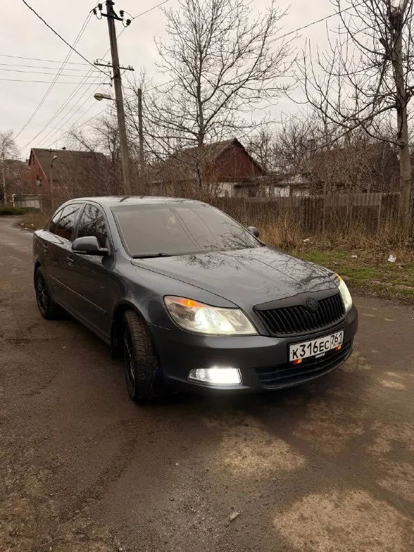 Обмен не интересует! продам шкода октавия а5 рест в очень хорошем состоянии. 1.4 tsi, кпп механика 6-ти ступенчатая декабрь 2011 г. в. 3 владельца. мотор работает идеально ровно, масло от замены до замены доливаю грамм 200 (6.000-7.000kм) не троит, не дымит. едет очень бодро. ходовая обслужена, без посторонних звуков. кпп работает как положено, без хрустов, гула и т. д. по кузову пару сколов, нечего критичного. ржавчины, гнили нет нигде! 4 электро стеклоподьёмника, подогревы передних сидений, кондиционер(заправлен летом, полностью исправен), штатные парктроники, led лампы в птф и ближнем. датчик света, датчик дождя. родной пробег 219.000, подтвержден автотекой. два ключа, сервисная книга с первого дня использования. продаю на 17х легкосплавах, летнюю резину на родных дисках также отдам. любые проверки только приветствуются могу скинуть автотеку. 850.000₽ торг +7 949 314 95 95 - фотография - 4